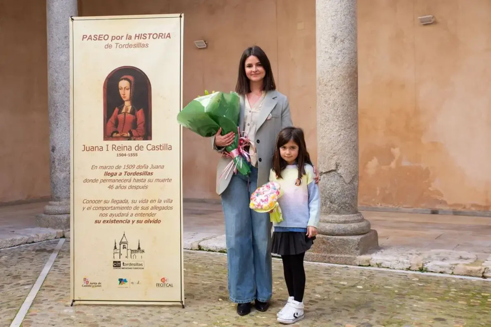 Raquel Fernández (i) y Aitana Bazán, que será Catalina de Austria.