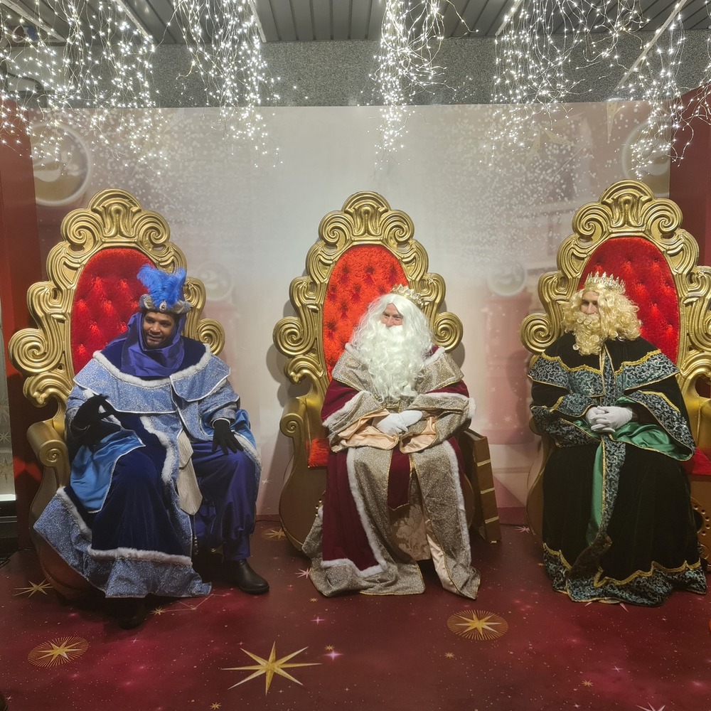Los Reyes Magos visitan Valladolid en patinete