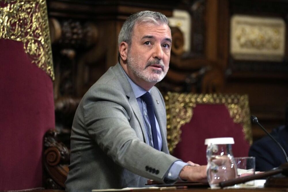 Collboni pierde la cuestión de confianza en Barcelona