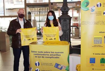 Campaña en mercados para informar del contenedor amarillo
