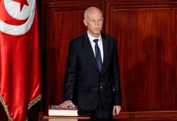El presidente de Túnez cesa a una veintena de altos cargos