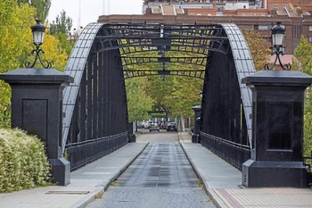 El Ayuntamiento rehabilitará el Puente Colgante