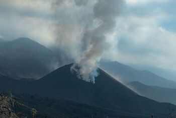 Los expertos no prevén a corto plazo el final de la erupción