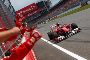 Santander sella una nueva alianza con la Scuderia Ferrari