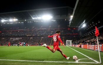 Liverpool y Bayern, a cuartos por caminos diferentes