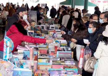 'Roma soy yo' encabeza las ventas del Día del Libro