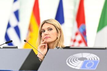 La Eurocámara destituye a la vicepresidenta Eva Kaili