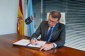 Feijóo firma su renuncia como presidente del PPdeG