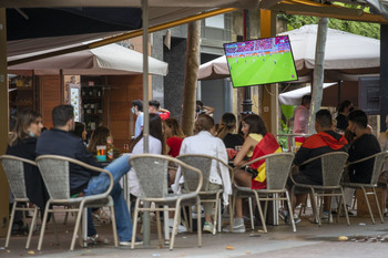 Denunciados diez bares por piratear la señal del fútbol
