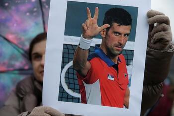 Djokovic gana la batalla judicial y podría jugar en Australia