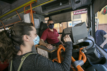 Sanidad pide retirar ya la mascarilla del transporte público