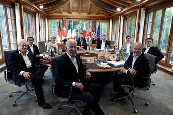 El G7 se plantea prohibir el petróleo ruso