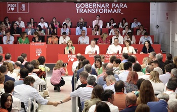 Sánchez mantiene a Izquierdo y García en la dirección del PSOE