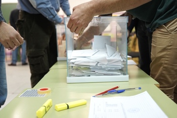 Correos admite más de 51.000 solicitudes de voto por correo