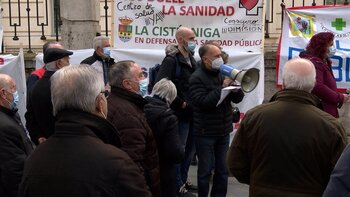 Unas 200 personas piden reiniciar las obras de La Magdalena
