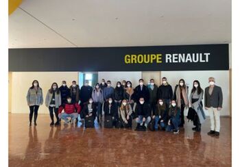 Renault incorpora a 22 alumnos al mundo laboral