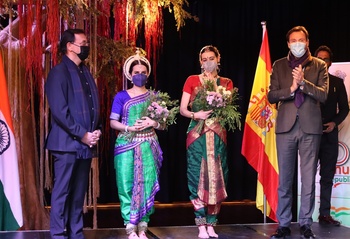 India celebra en Valladolid el día de su Constitución