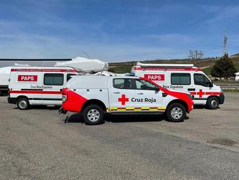 Cruz Roja envía vehículos de apoyo a desplazados en Hungría