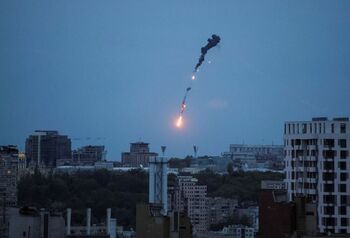 Una decena de explosiones sacude Kiev