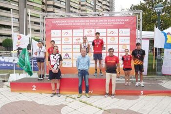 Alba Núñez y Xavi Cabanilles, campeones de España de triatlón