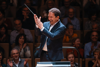 Eusebio Sacristán ‘dirige’ a la Orquesta Sinfónica