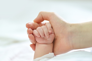 Nace en Reino Unido el primer bebé con ADN de tres personas