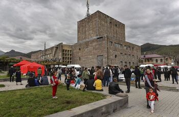Armenia sube a 28.000 los desplazados de Nagorno Karabaj