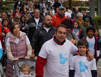 Valladolid se tiñe de azul en la marcha de la diabetes