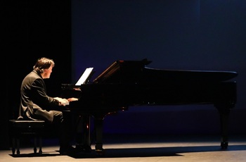 La Diputación premia al pianista Diego Fernández Magdaleno