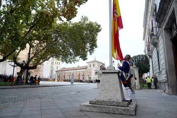 Un arriado cierra los actos del V Centenario del Palacio Real