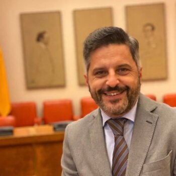 Julio del Valle, nuevo director general de Igualdad LGTBI+