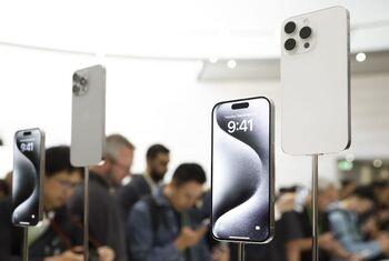 Apple lanza su primer iPhone con puerto USB-C