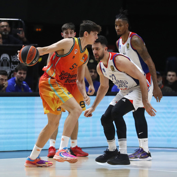 El vallisoletano Sergio de Larrea debuta con Valencia Basket