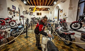 El Museo de la Moto de Esguevillas expone 40 unidades clásicas
