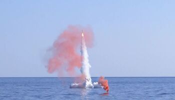 Rusia lanza un misil de crucero 'Kalibr' desde el mar de Japón