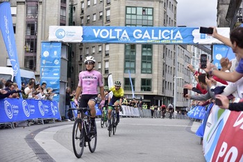 Daniel Cavia se lleva la última etapa de la Vuelta a Galicia
