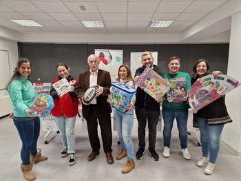El Salvador y Thirdera entregan juguetes para Cruz Roja