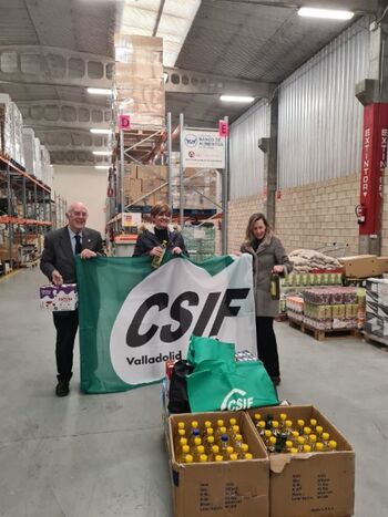 CSIF entrega leche y aceite al Banco de Alimentos