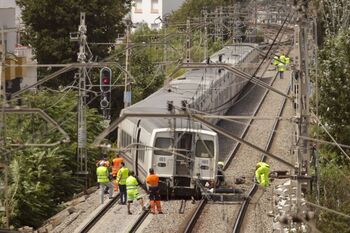 Un tren sin pasajeros descarrila en Sitges