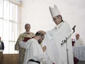 Luis Argüello, en el Sínodo de los Obispos con el Papa
