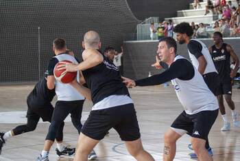 El UEMC Real Valladolid Baloncesto se exhibe en Cigales