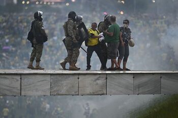 Varios centenares de detenidos tras el asalto de Brasilia