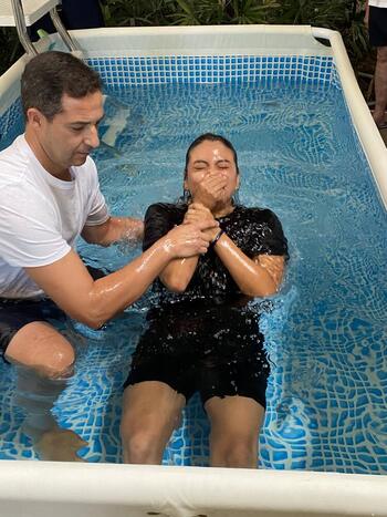 Los testigos de Jehová bautizan a 14 nuevos fieles