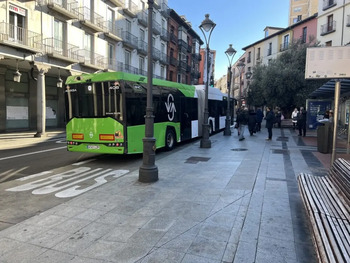 El PSOE critica la pérdida de velocidad comercial de los buses
