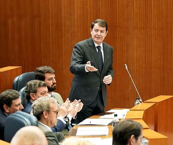 Mañueco acusa a Sánchez de «encargar» el informe de la ONU