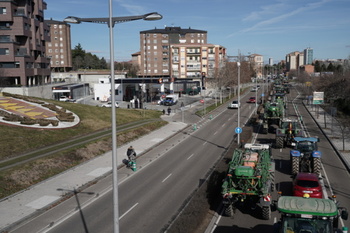 Más de un centenar de tractores colapsan la ciudad