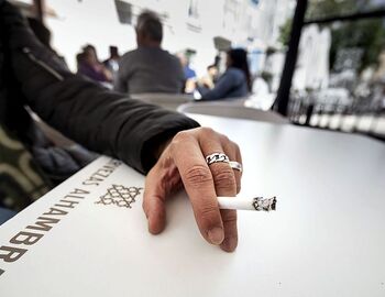 Sanidad propondrá prohibir fumar y vapear en las terrazas