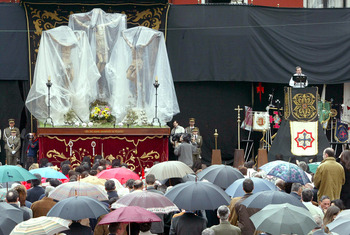 La lluvia ha impedido salir una de cada diez procesiones