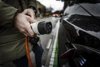 Las ventas de coches eléctricos se acercan a las de diésel