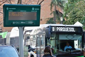Instalan 51 nuevos paneles informativos en las paradas del bus